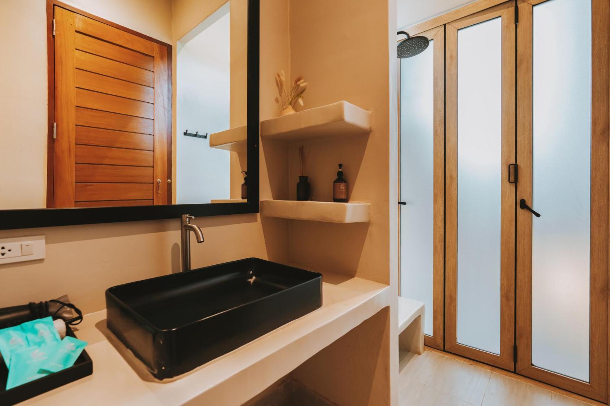 Le La Lake Resort And Spa Kaeng Kachan Quarto foto
